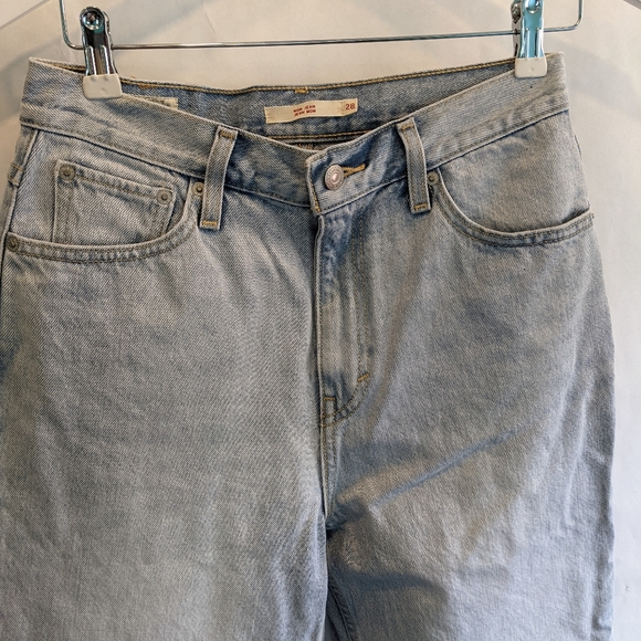 Levi's High Waisted Light Wash Distressed/Ripped Mom Jeans - Picture 5 of 10